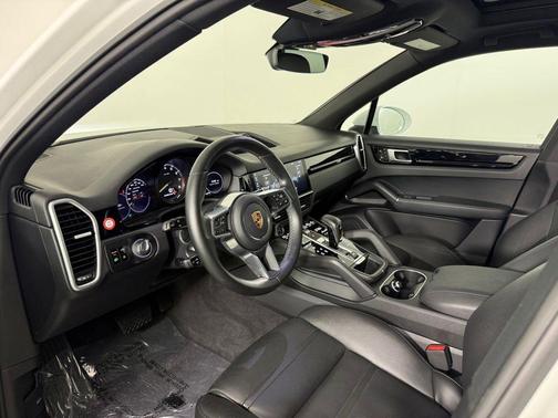 White 2019 Porsche Cayenne Base