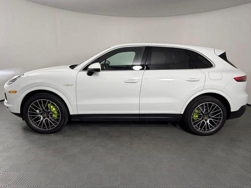 White 2019 Porsche Cayenne Base