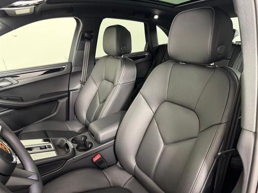 Jet Black 2026 Porsche Macan Base