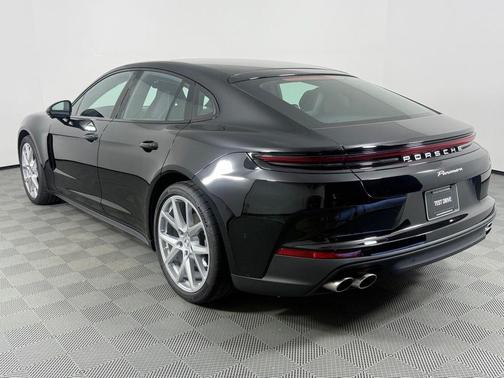 2025 Porsche Panamera Base