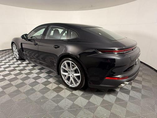 2025 Porsche Panamera Base