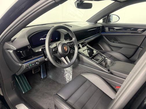 2025 Porsche Panamera Base