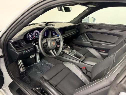 2025 Porsche 911 Carrera GTS