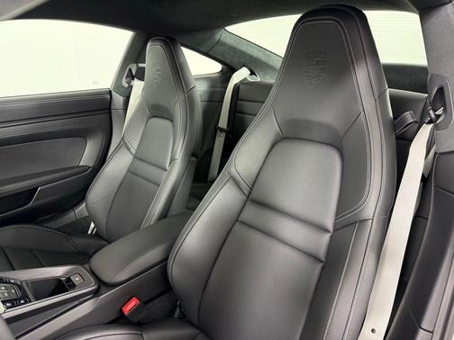 2025 Porsche 911 Carrera GTS