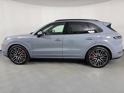 2025 Porsche Cayenne Turbo