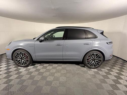 2025 Porsche Cayenne Turbo