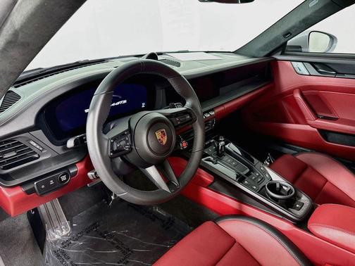 Ice 2025 Porsche 911 Carrera 4 GTS