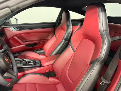 Ice 2025 Porsche 911 Carrera 4 GTS