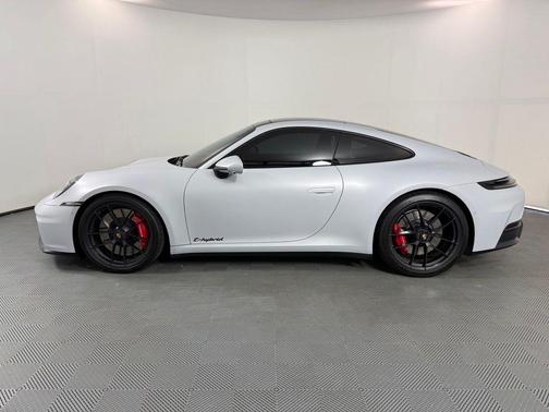 Ice 2025 Porsche 911 Carrera 4 GTS