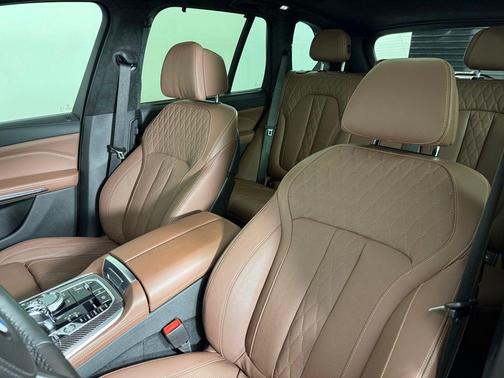 Black Sapphire Metallic 2021 BMW X5 M50i