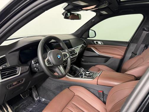 Black Sapphire Metallic 2021 BMW X5 M50i