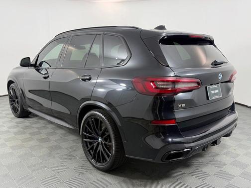 Black Sapphire Metallic 2021 BMW X5 M50i