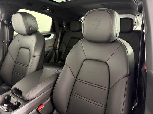 2025 Porsche Cayenne Base