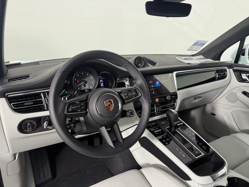 2025 Porsche Macan S
