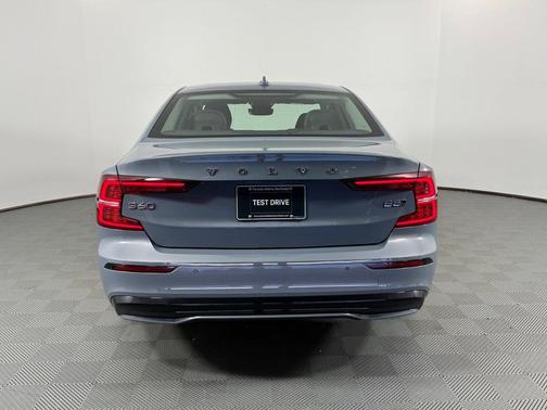 2024 Volvo S60 B5 Plus Dark Theme