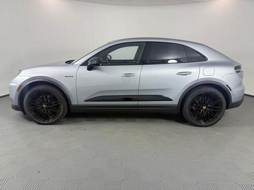 2025 Porsche Macan 4S