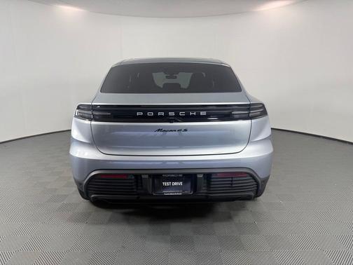 2025 Porsche Macan 4S