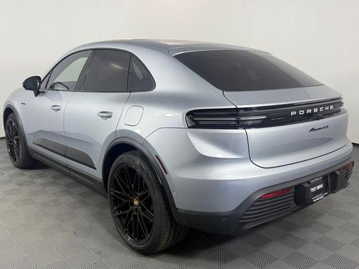 2025 Porsche Macan 4S