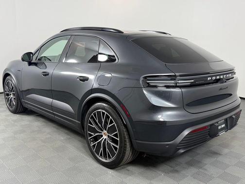 2026 Porsche Macan 4