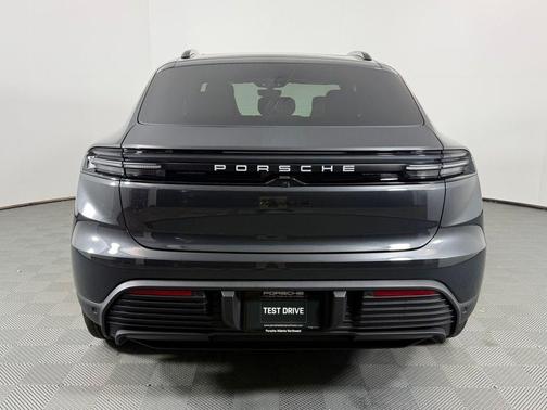 2026 Porsche Macan 4