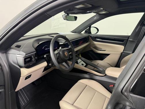 2026 Porsche Macan 4