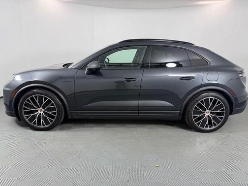 2026 Porsche Macan 4