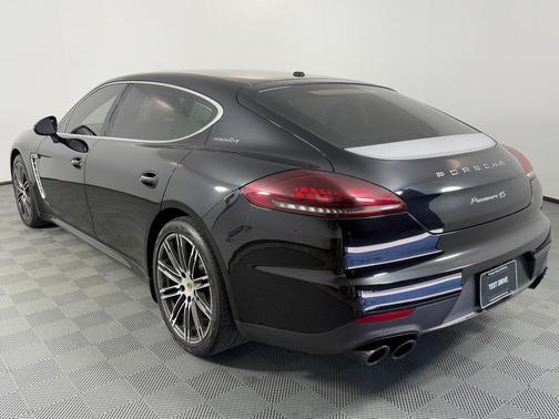 2015 Porsche Panamera 4S Executive