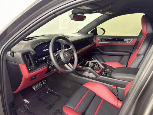 Quartzite Gray Metallic 2025 Porsche Cayenne Turbo GT