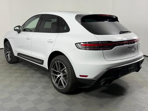 2025 Porsche Macan T