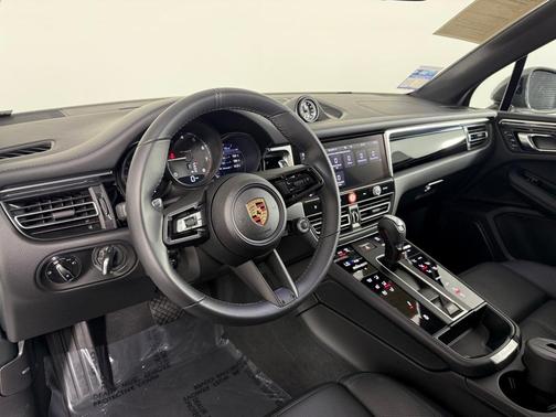 2025 Porsche Macan T
