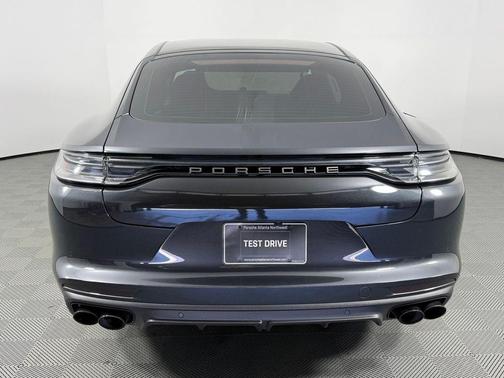 2022 Porsche Panamera 4 Platinum Edition