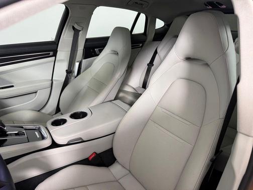 2022 Porsche Panamera 4 Platinum Edition