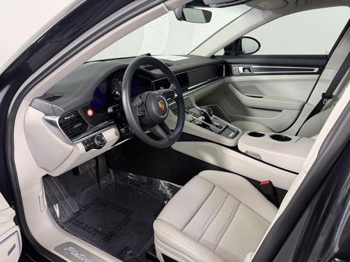 2022 Porsche Panamera 4 Platinum Edition