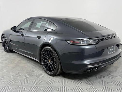 2022 Porsche Panamera 4 Platinum Edition