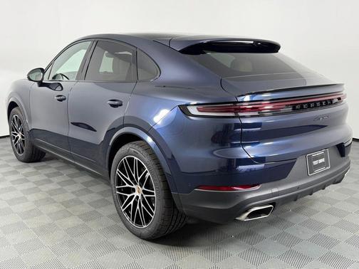 2025 Porsche Cayenne AWD