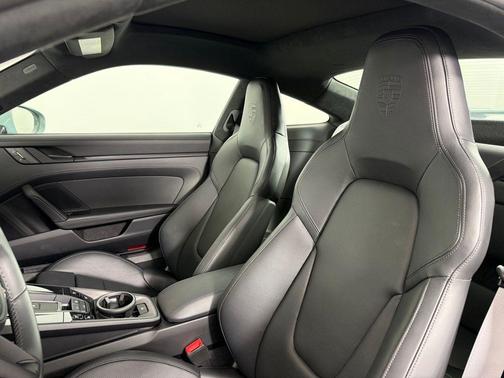 2025 Porsche 911 Carrera 4 GTS