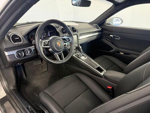 2024 Porsche 718 Cayman Style Edition