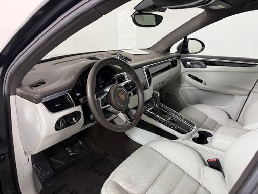 Volcano Grey Metallic 2017 Porsche Macan GTS