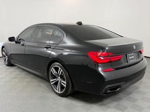 2019 BMW 740 i