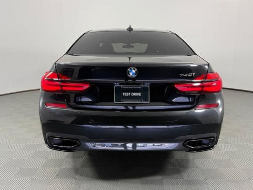 2019 BMW 740 i