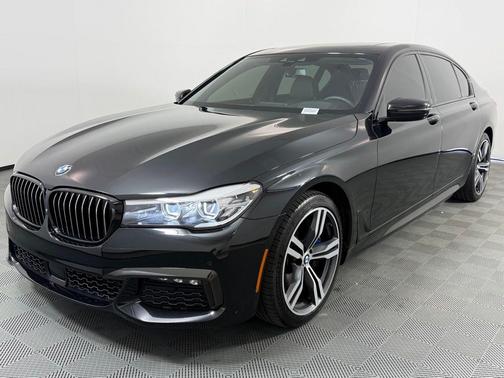 2019 BMW 740 i