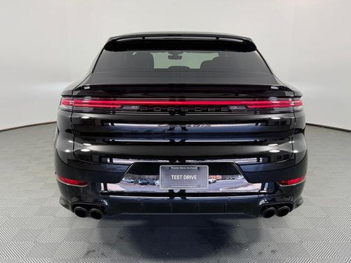 2025 Porsche Cayenne GTS