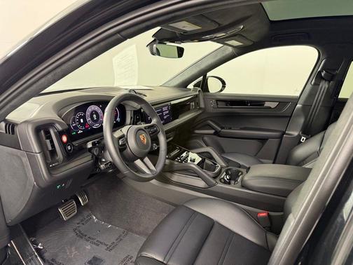 2025 Porsche Cayenne GTS