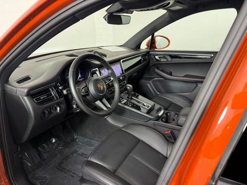 2023 Porsche Macan Base