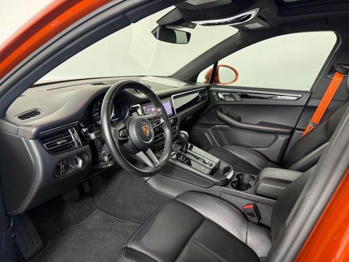 2023 Porsche Macan Base