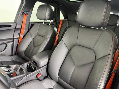 2023 Porsche Macan Base