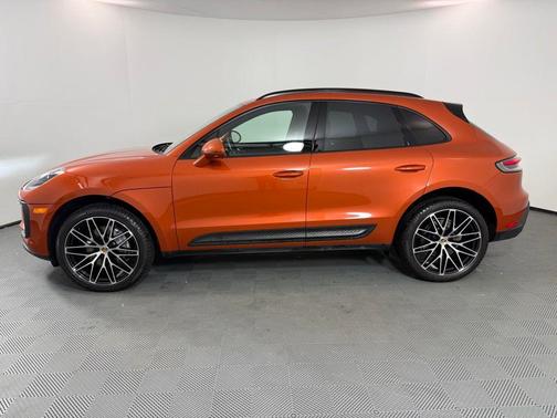 2023 Porsche Macan Base