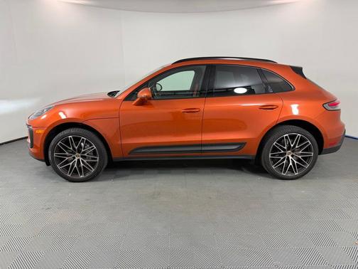 2023 Porsche Macan Base
