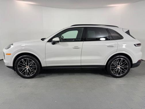 2025 Porsche Cayenne Base