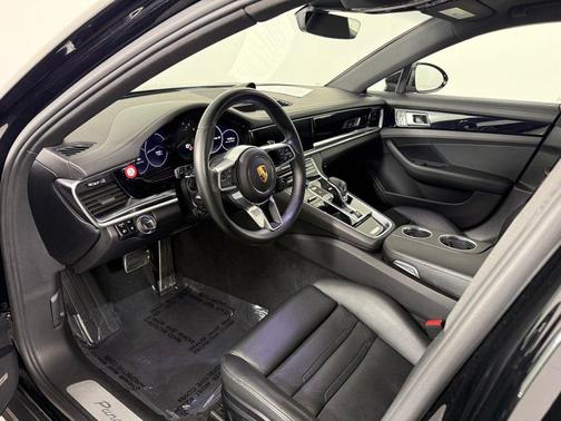 2018 Porsche Panamera 4